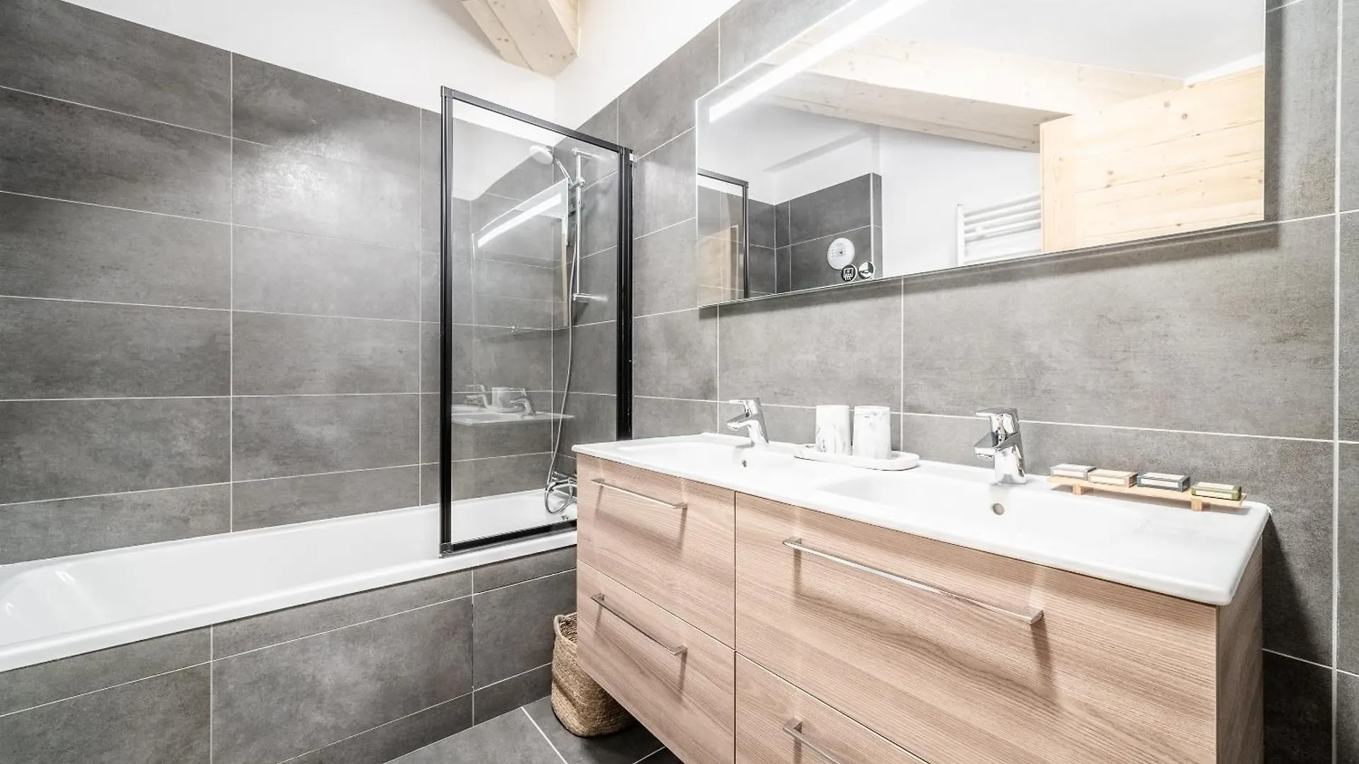 Apartment Gentiana, Les Gets - By Emerald Stay France